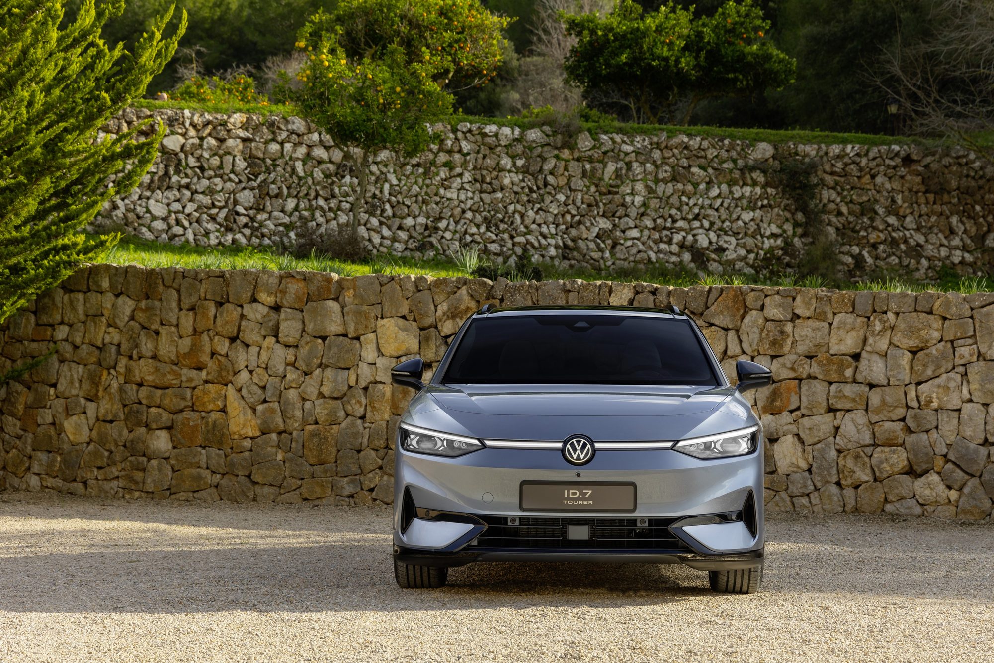 ID.7 Tourer, head on