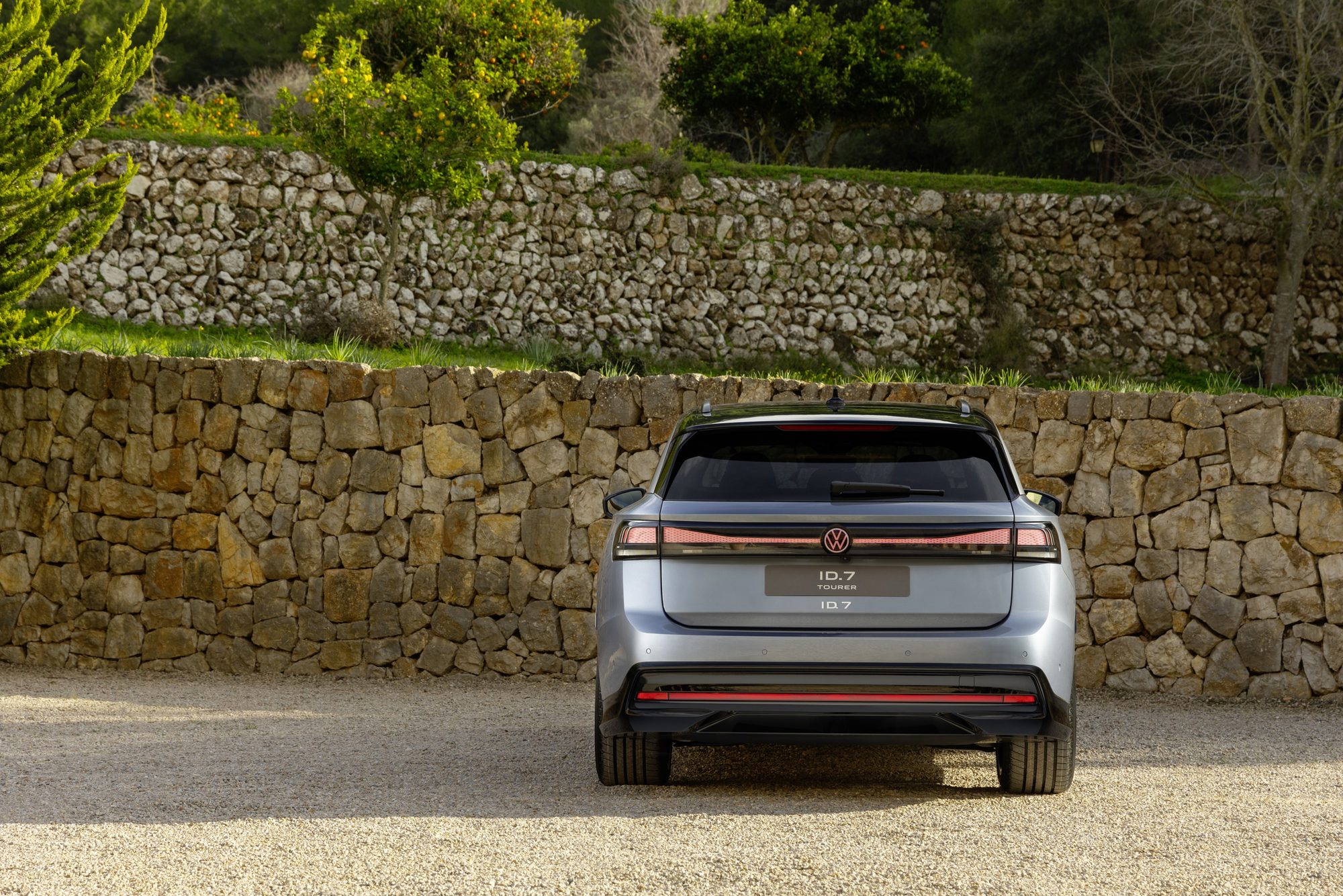 ID.7 Tourer, from behind