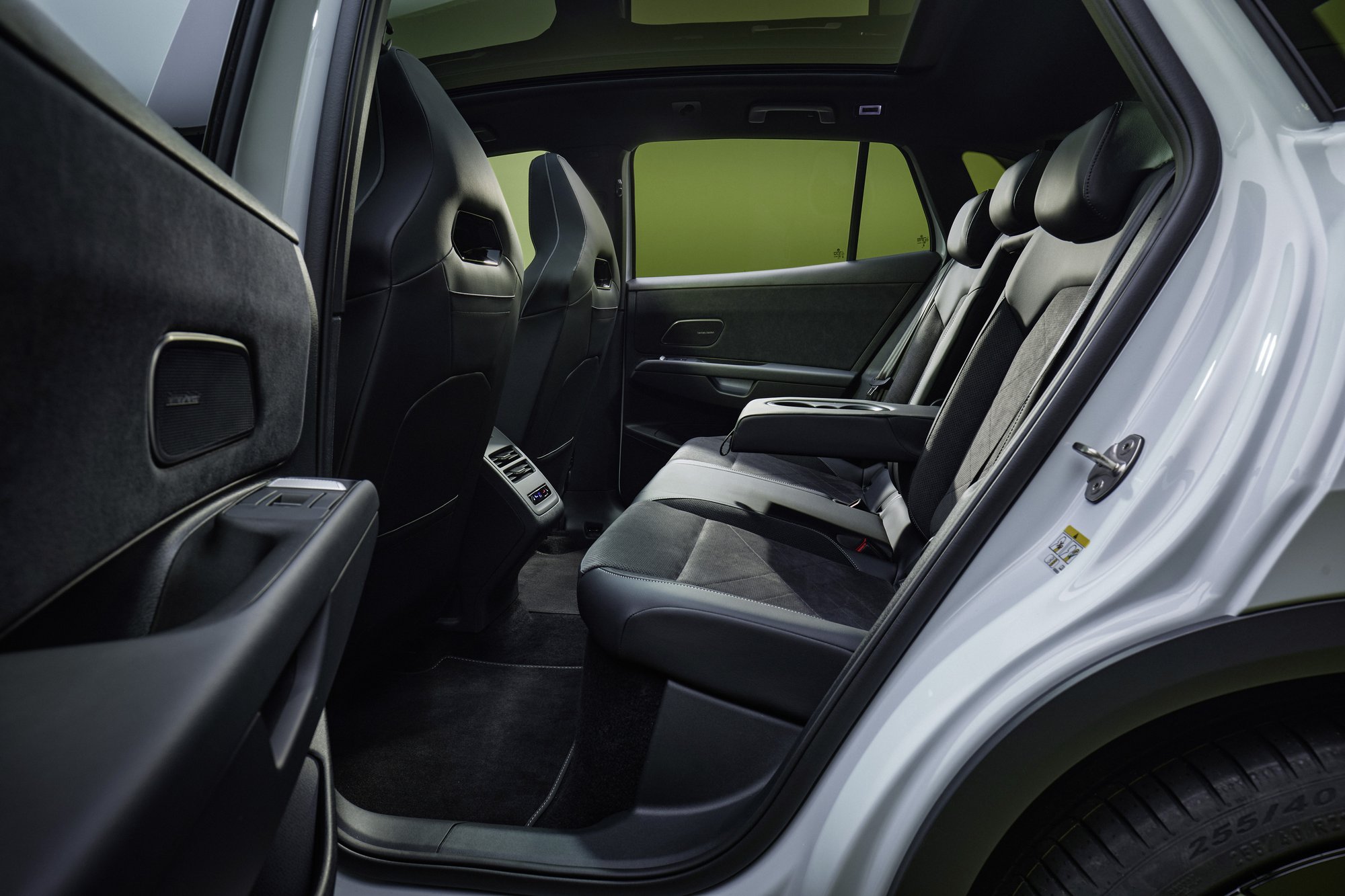 R-Line rear seats