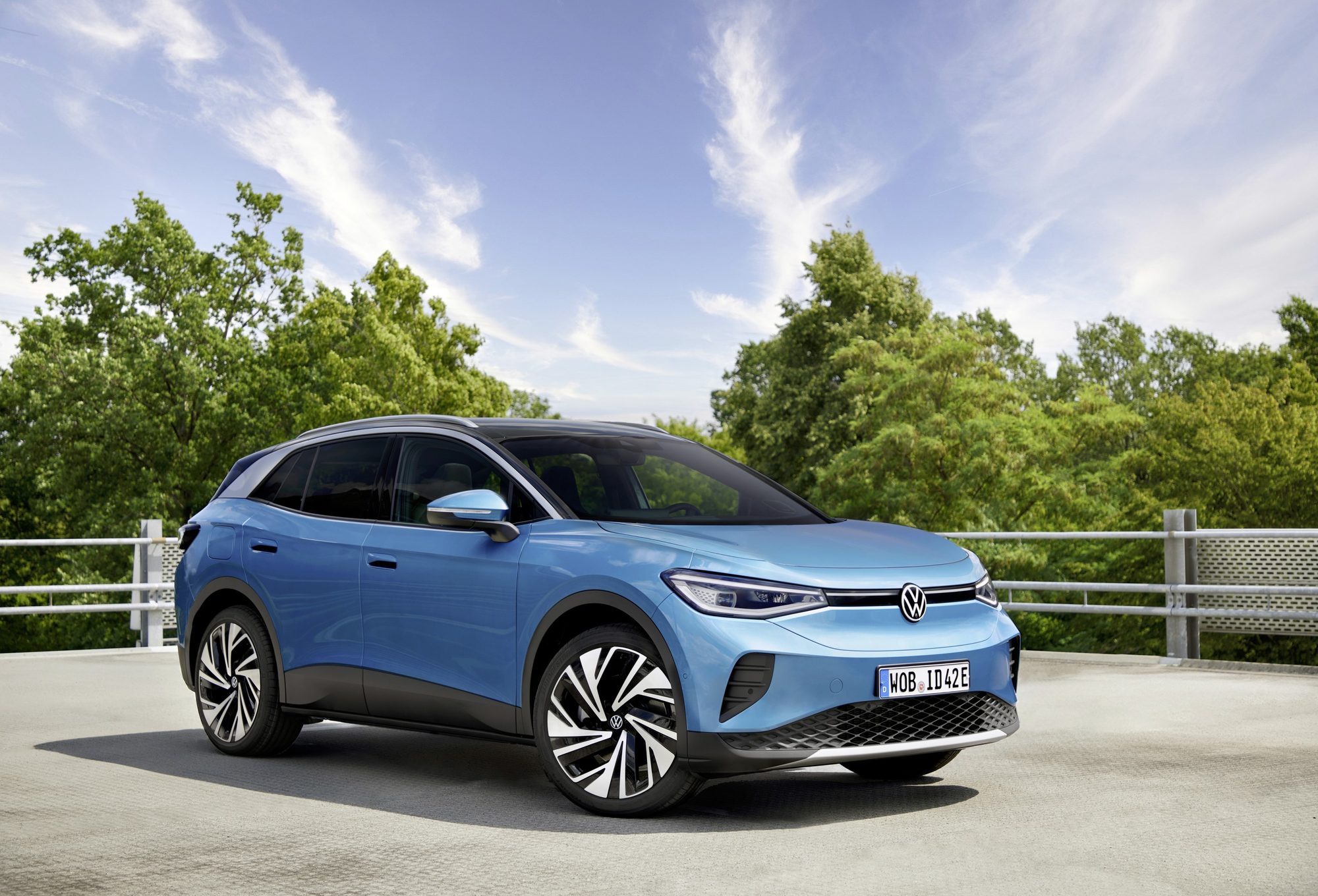 The Volkswagen ID.4 in Costa Azul blue
