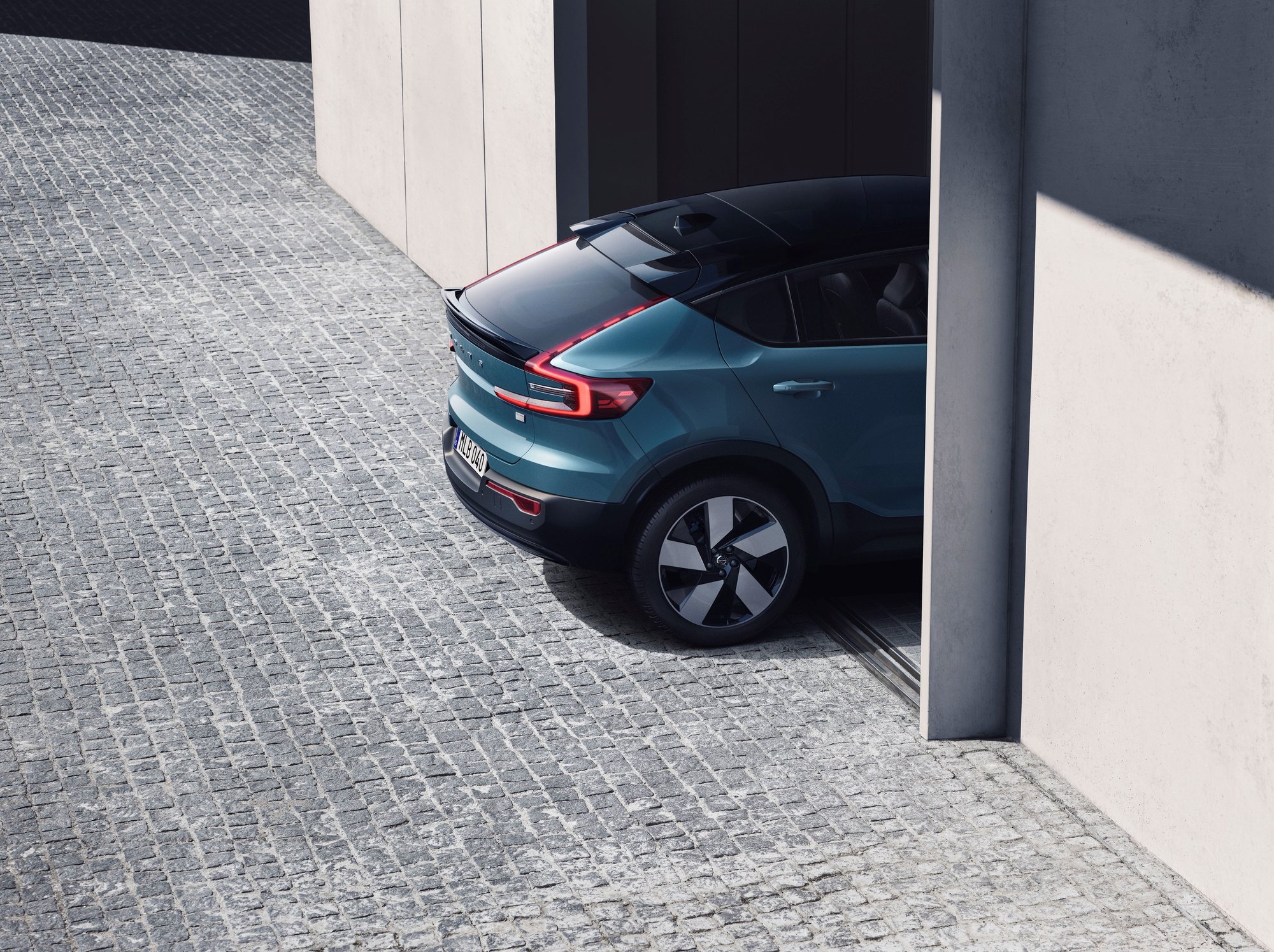 Volvo C40 Recharge, from behind