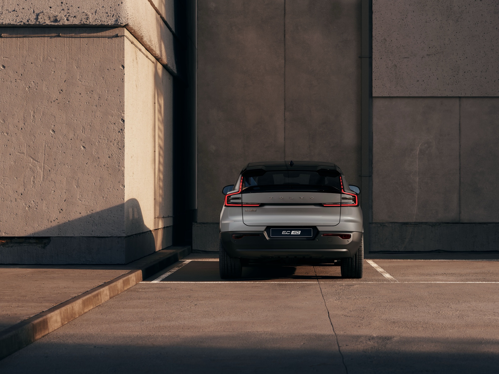 The 2027 EC40 from behind