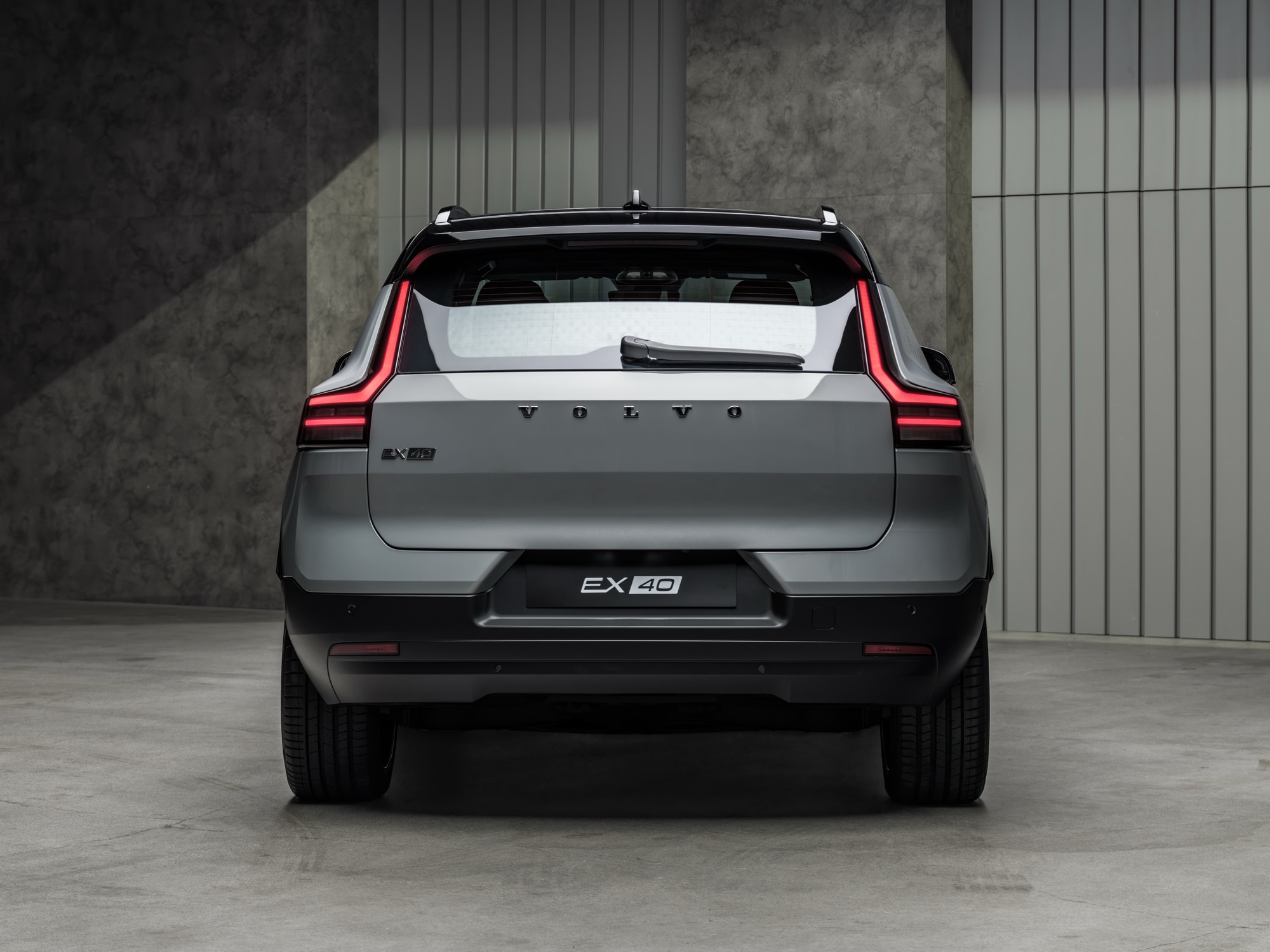 The 2027 EX40's redesigned tailgate and bumper