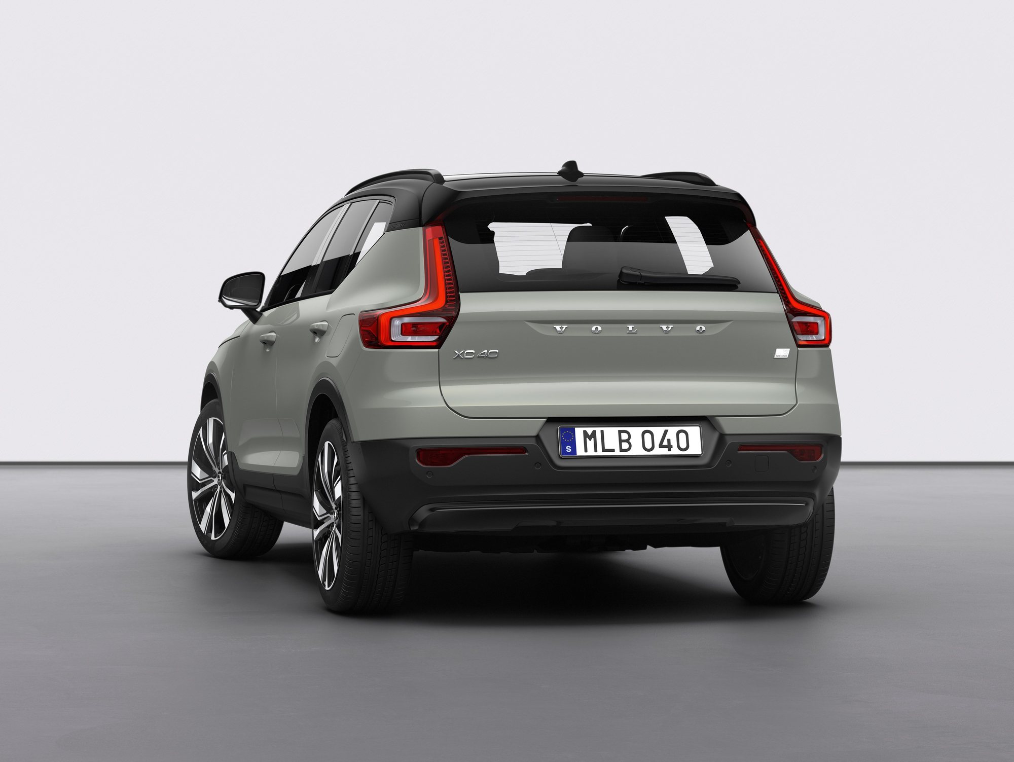 Volvo XC40 Recharge, from behind